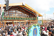 Auszug der Wiesn Kapellen (©Foto: Martin Schmitz)